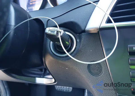 2013 Mercedes-Benz C 250 Sport z USA, uszkodzony, nr VIN WDDGF4HB0DR283873